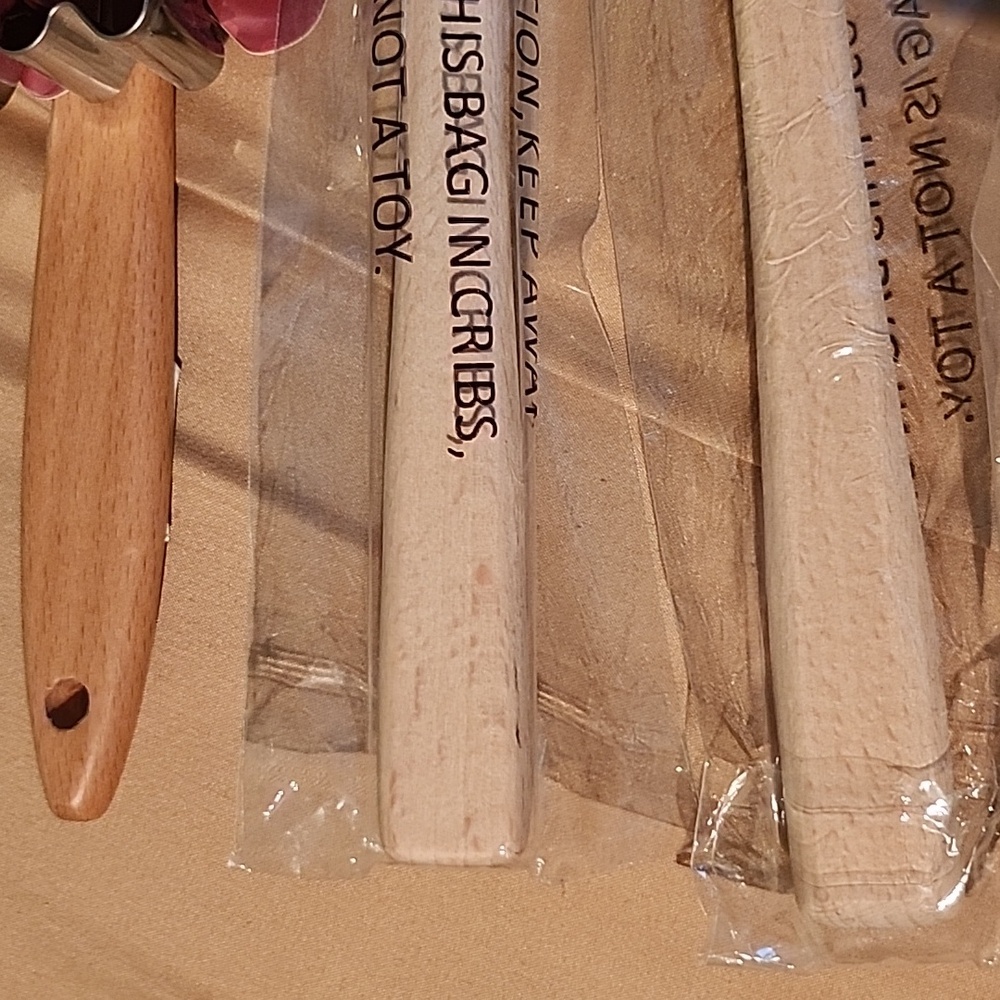 BOB EVANS  3 Spatula and Cookie Cutter Set - Picture 7 of 7
